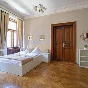 For Celebrations Spacious 3bdr With Balcony Apartment Prague