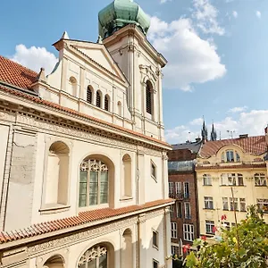 Old Town & Parking Assistance Homestay Prague